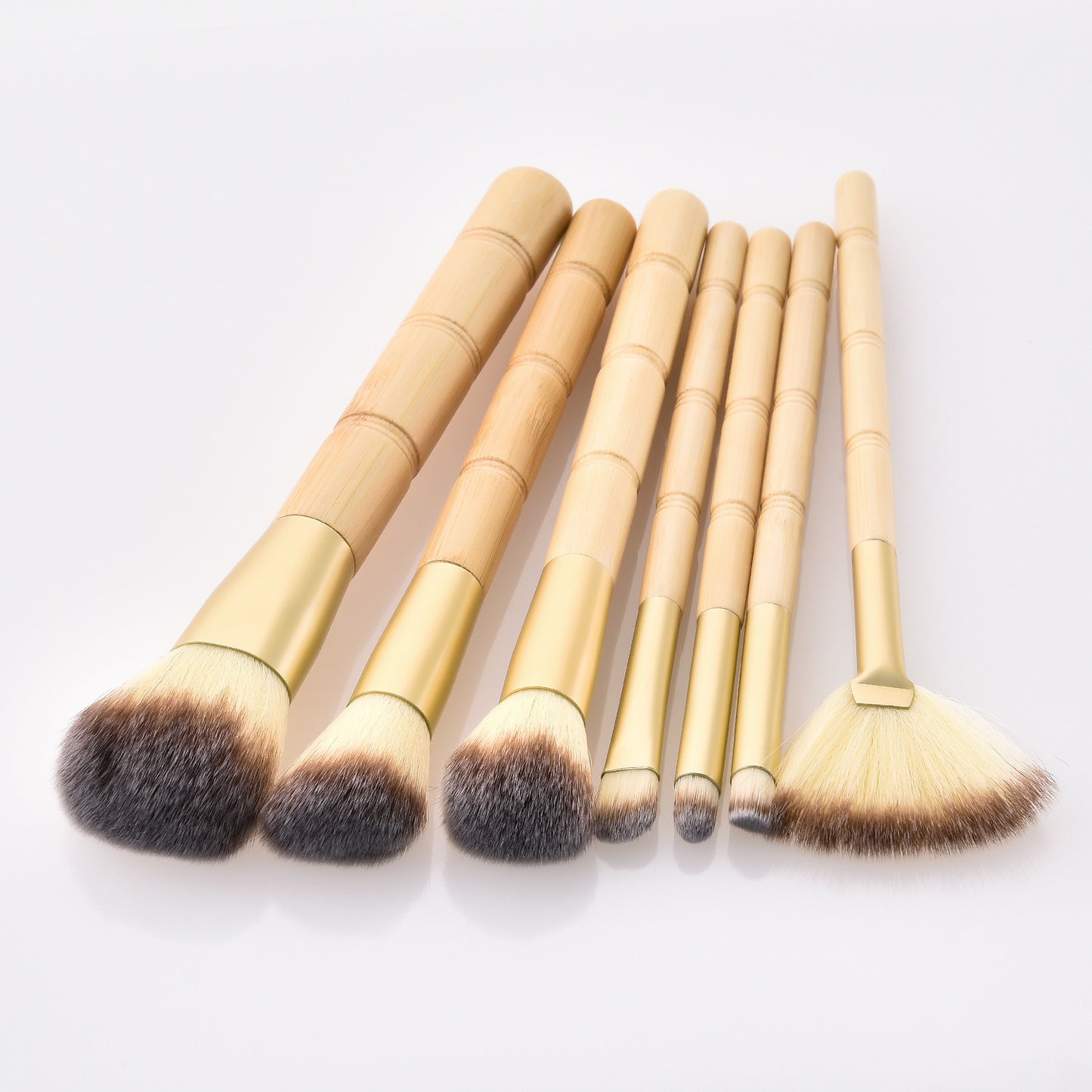 7 Wooden Handle Makeup Brushes