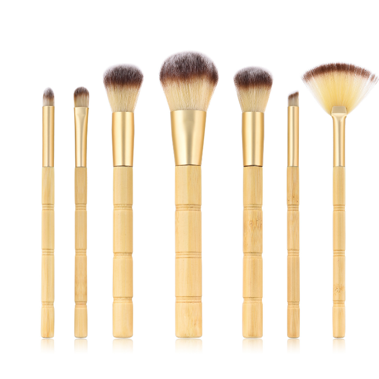 7 Wooden Handle Makeup Brushes